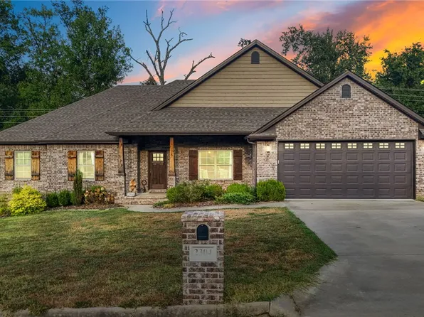 2304 Vail Dr, Van Buren, AR 72956