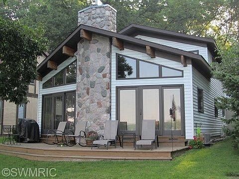 3rd image of 802 E Gull Lake Dr