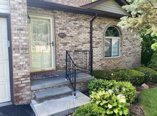 7053 S Bluewater Dr, Clarkston, MI 48348