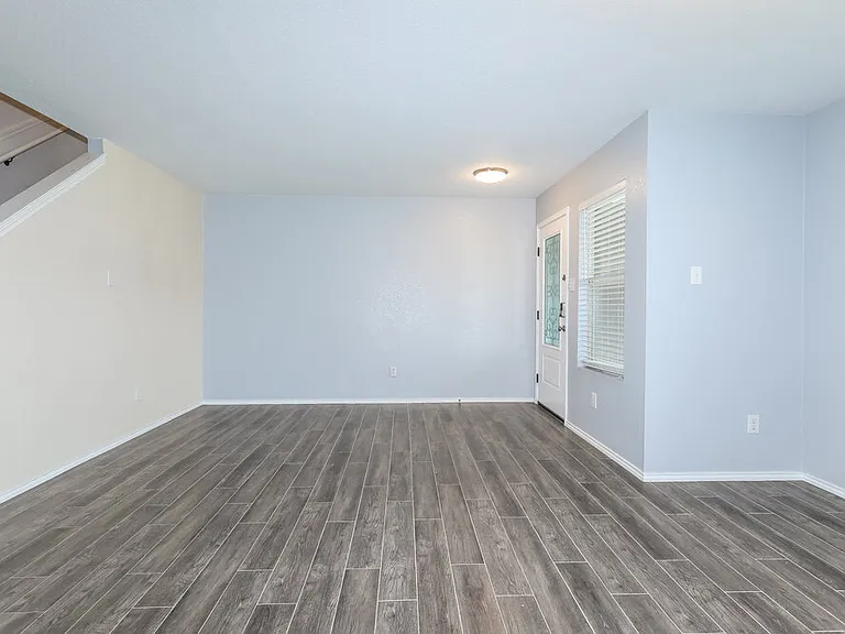 302 Falling Pine Dr — Photo 4