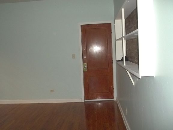 3rd image of 5112 S Woodlawn Ave APT 2K