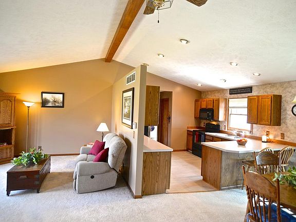 5th image of 8556 N Maple Ct