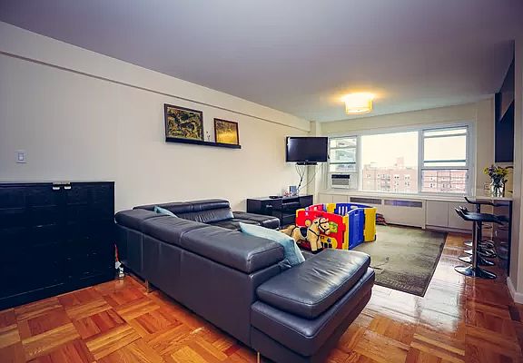 4th image of 110-45 Queens Blvd #711A