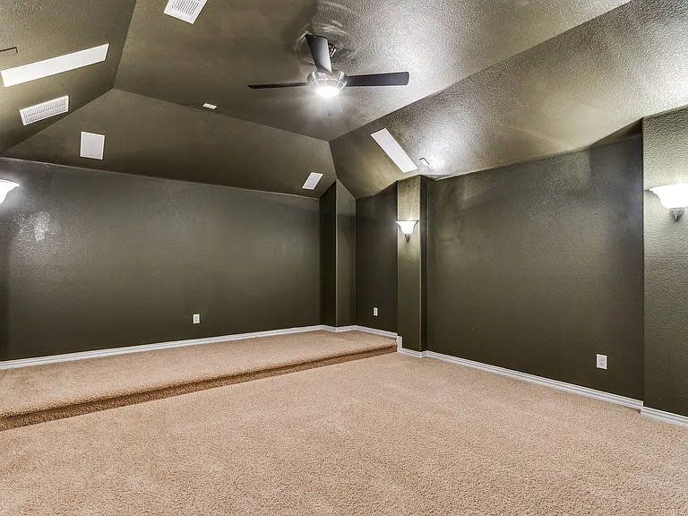432 Bristol St — Photo 13