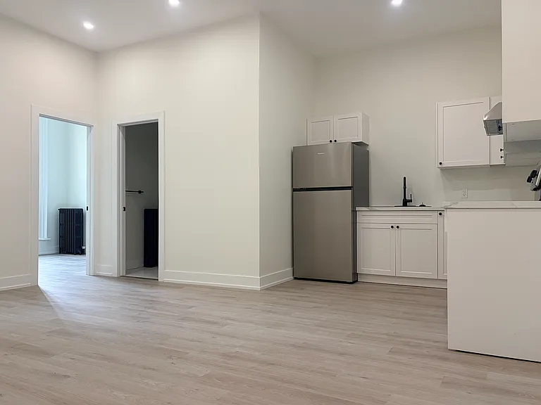435 George St N #7 — Photo 2