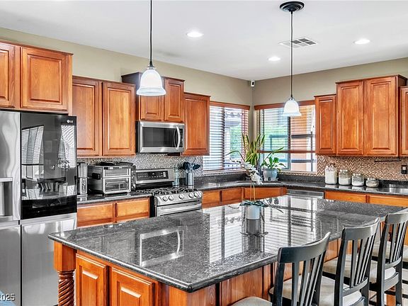 3rd image of 41 Stablewood Ct