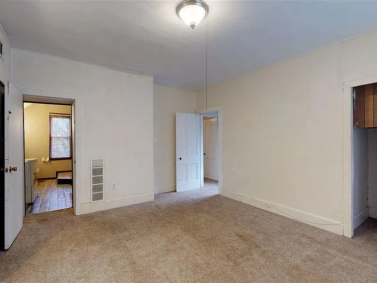 3213 Broadway Ave — Photo 13