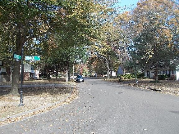4th image of 2526 Birchtree Dr