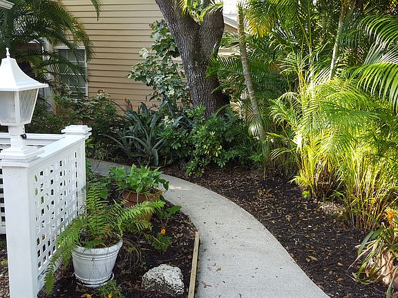 3rd image of 1947 Sixty Oaks Ln