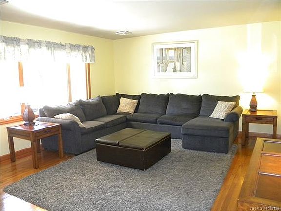 4th image of 412 Woodlawn Dr