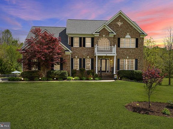 3rd image of 15 Churchill Ln