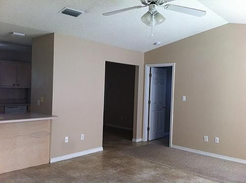 2nd image of 1526 Oak Dr