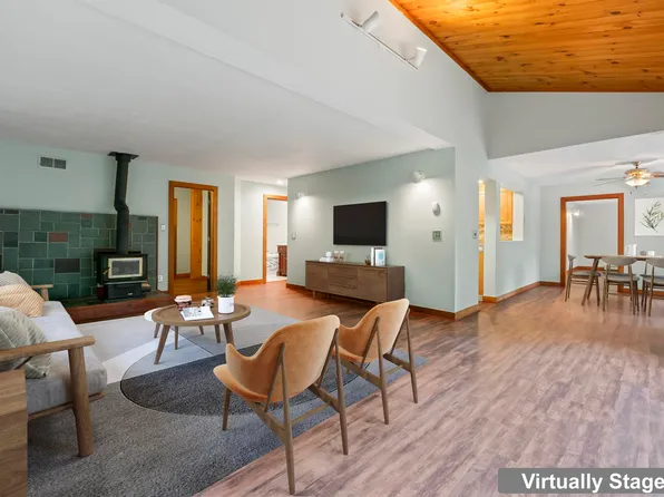 11 Spencer Lane, Lee, NH 03861