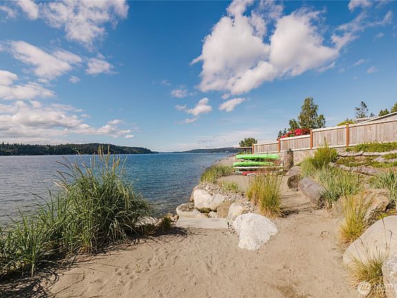 5th image of 3262 Beach Drive E