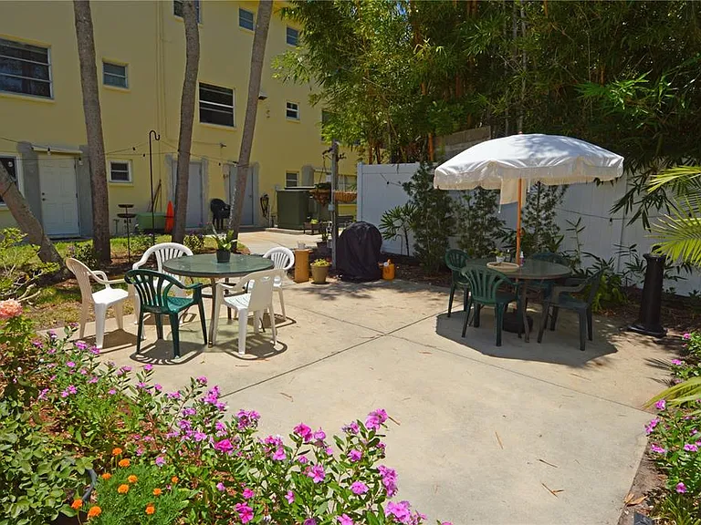 4700 Cove Cir #107 — Photo 54