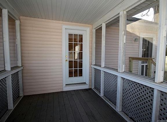 5th image of 423 Lakeside Dr N