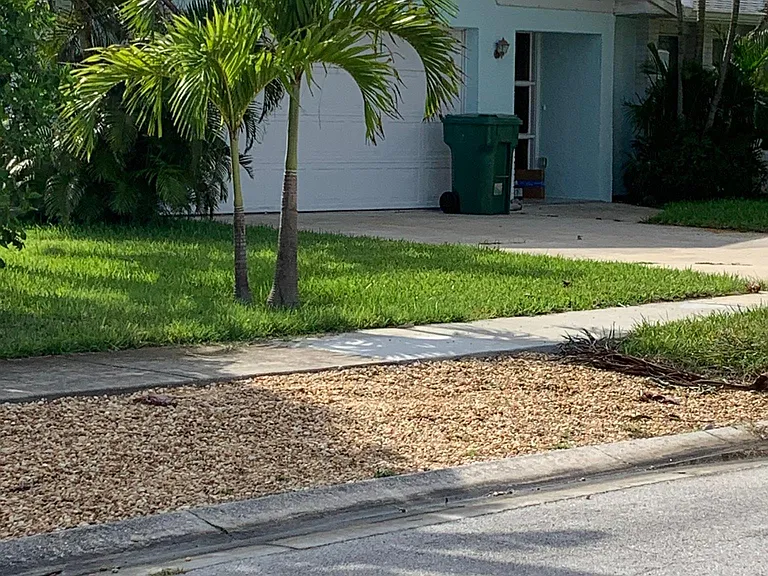 788 Hibiscus Dr — Photo 2
