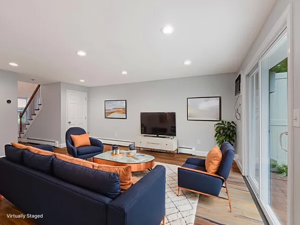 48 Decarolis Dr, Tewksbury, MA 01876