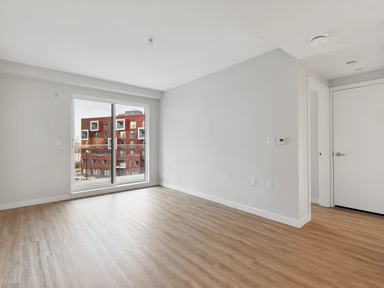 3435 Sawmill Cres — Photo 47