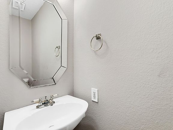5th image of 1164 Union Dr
