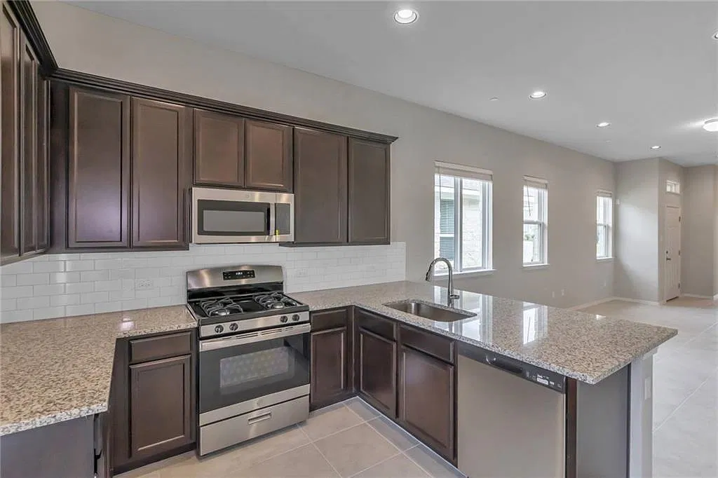 2800 Joe Dimaggio Blvd — Photo 3