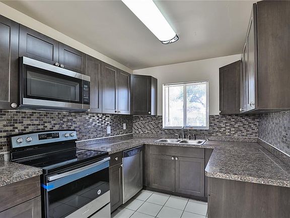 3rd image of 1261 Bayview Dr