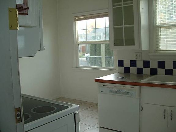Eat in kitchen