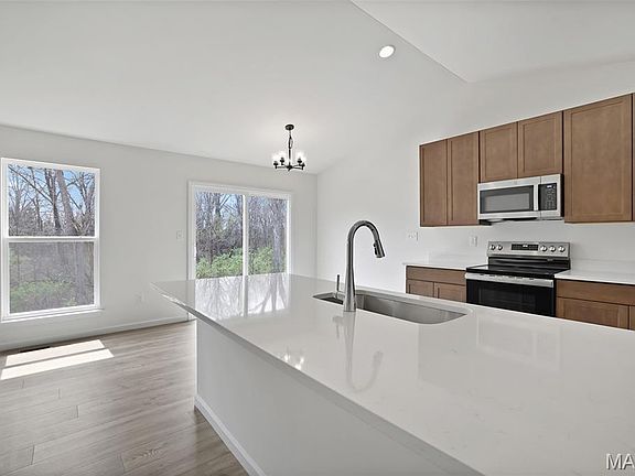 4th image of 478 Austin Dr