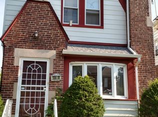 15901 Laburnum Ave, Flushing, NY 11358