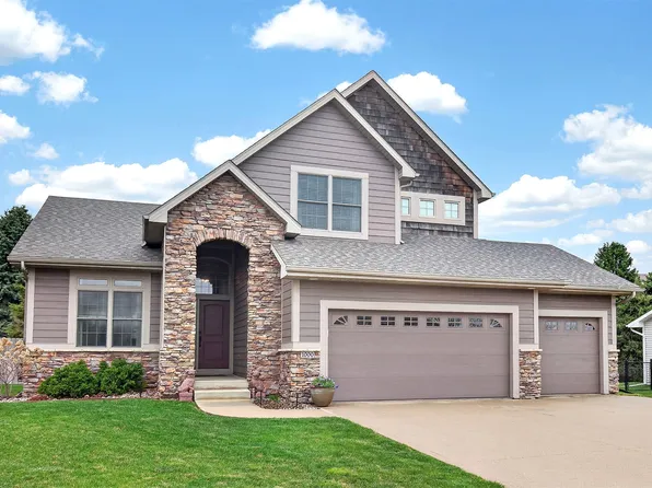 1000 SE Bluegrass Cir, Waukee, IA 50263