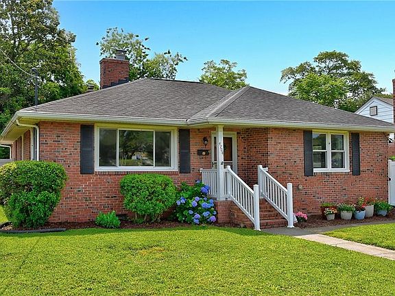 3rd image of 4704 Mayflower Rd