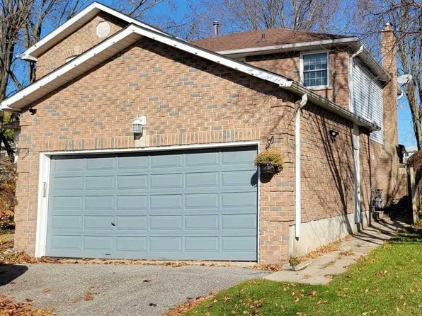 83 Hazelwood Dr E, Newmarket, ON L3Y 3G2
