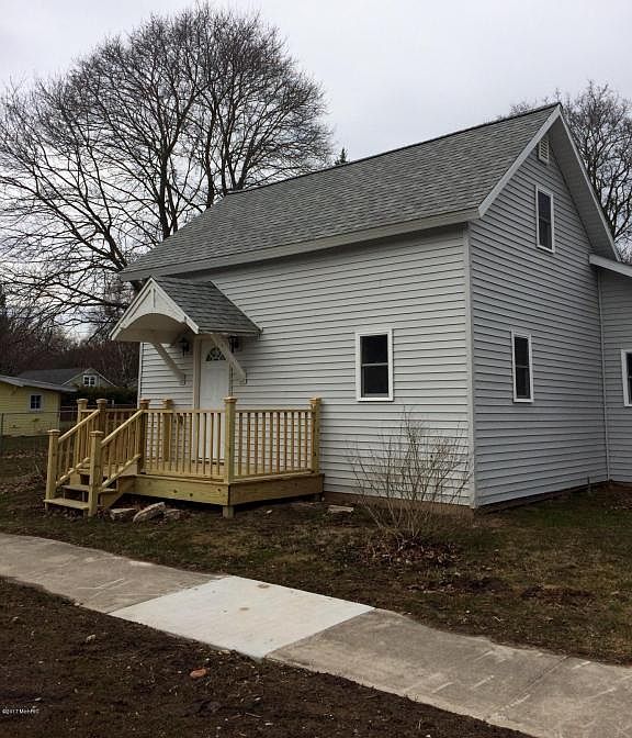1st image of 202 S Scott St