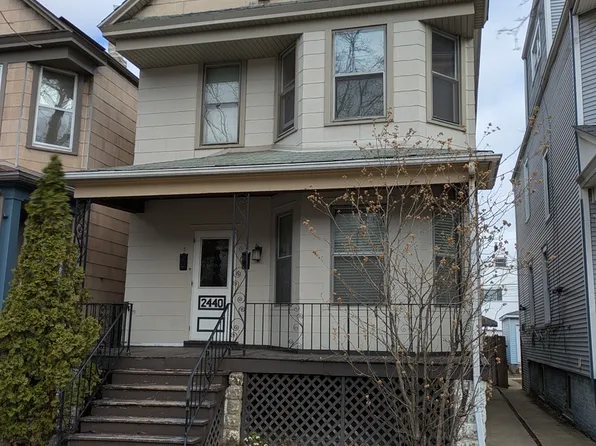 2440 W Warner Ave, Chicago, IL 60618