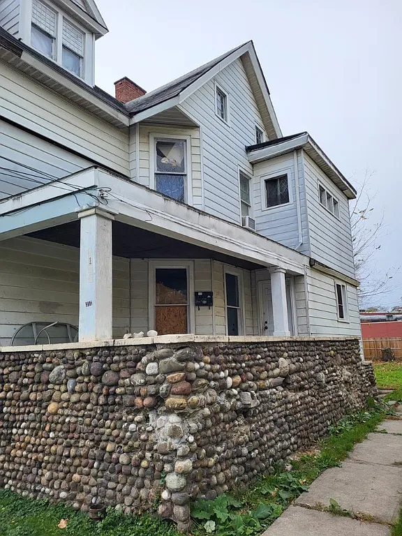 317 Catherine St photo 1