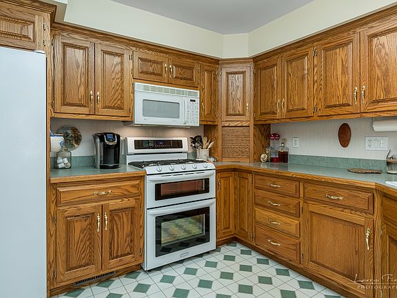 5th image of 772 Barbara Dr