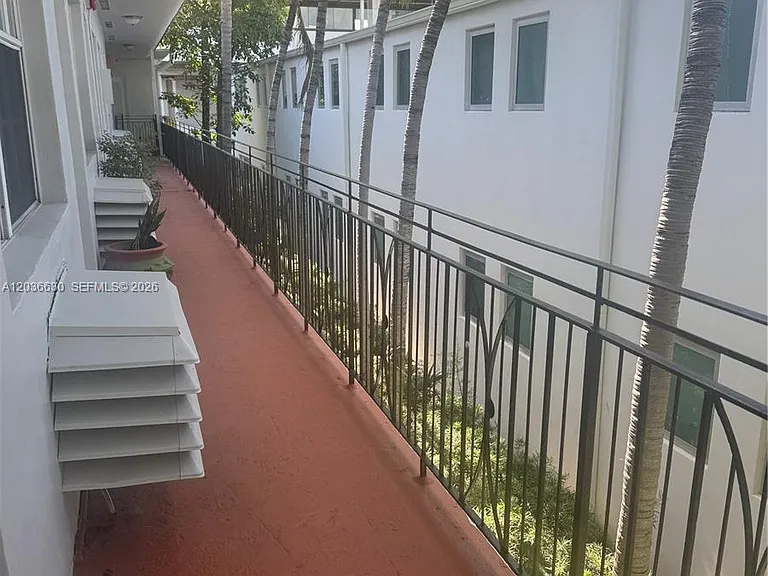 1611 West Ave #10 — Photo 10