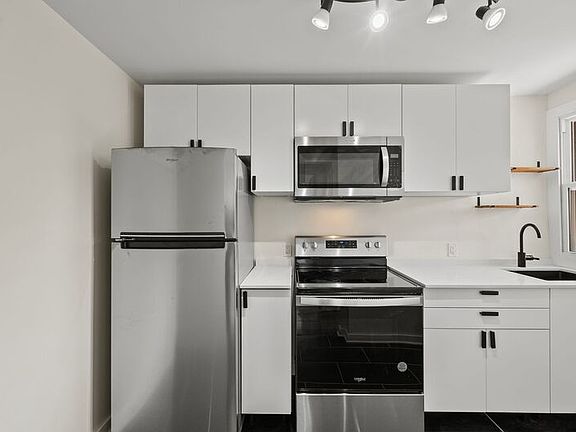 5th image of 1383 Eastview Ave #1383