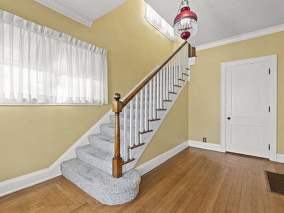 5th image of 313 E Pike St