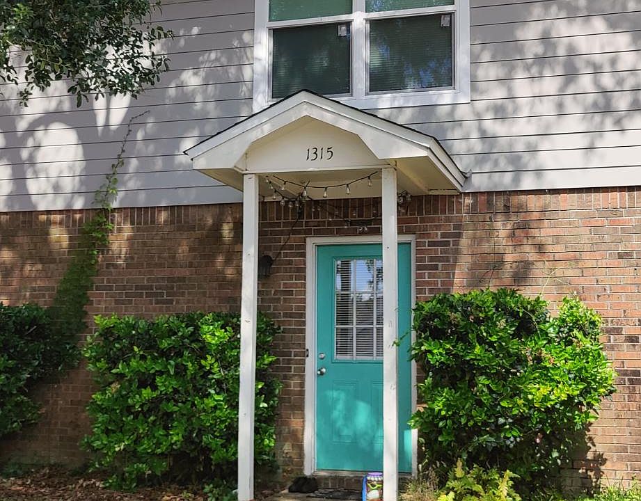 1st image of 1315 Redwood Ln