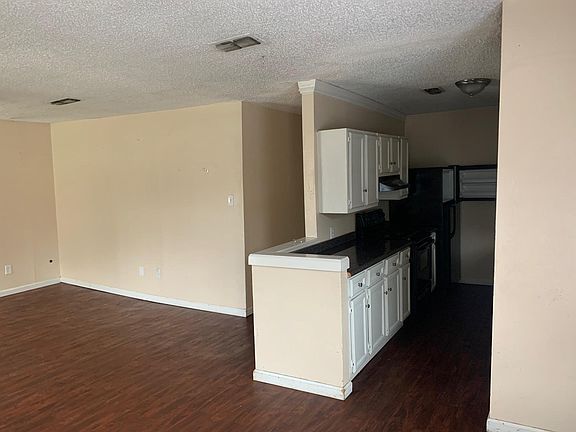 2nd image of 804 Faircreek Ln #B