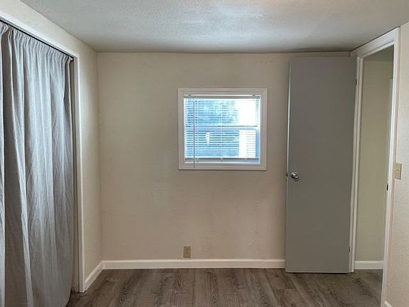 3rd image of 3955 Mullen Ave