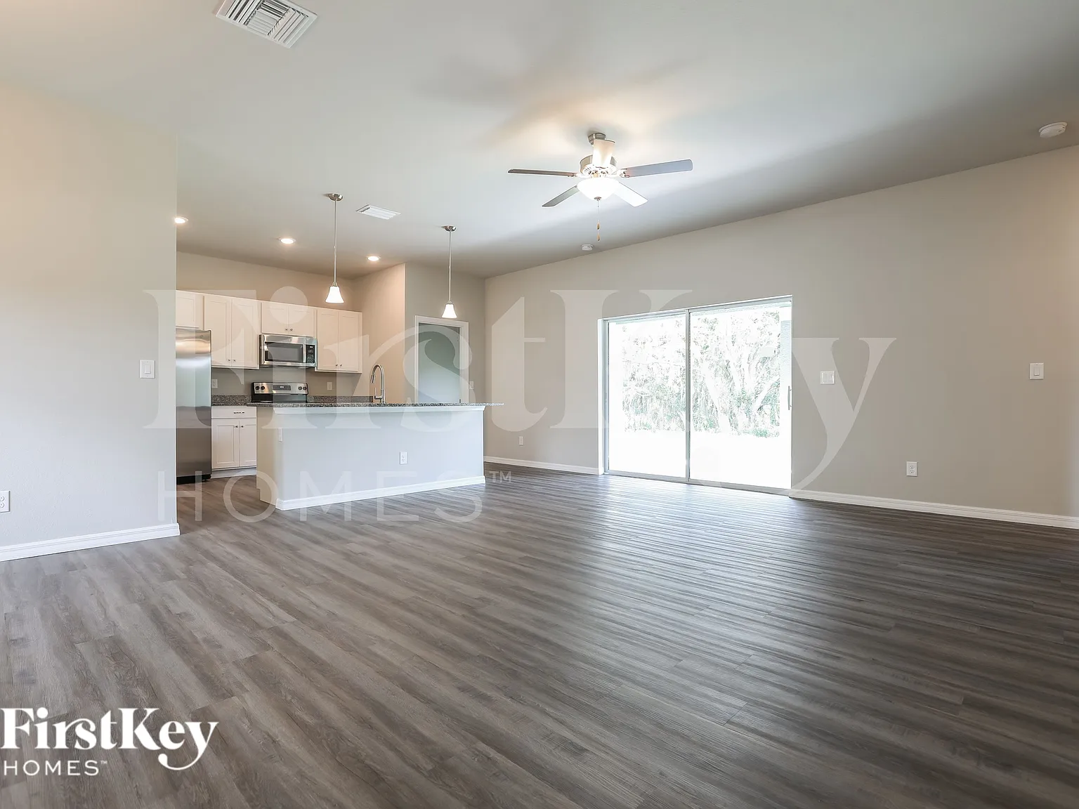 3 bed, 2.0 bath, 1548 sqft, $2,130 — Photo 3