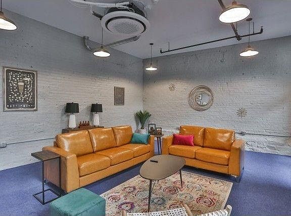 2nd image of 160 1/4 Myrtle Ave