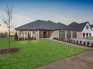 10049 SW 27th St, Yukon, OK 73099