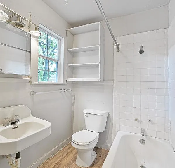 821 1/2 SW 31st St — Photo 5
