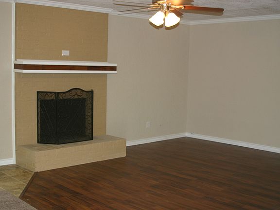 4th image of 2229 Dudley Ln