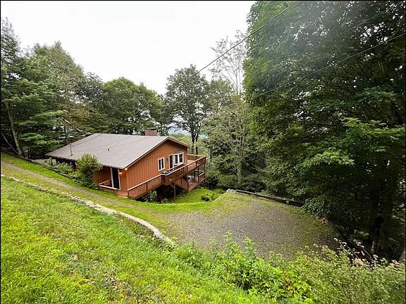 3rd image of 307 Lucas Ln