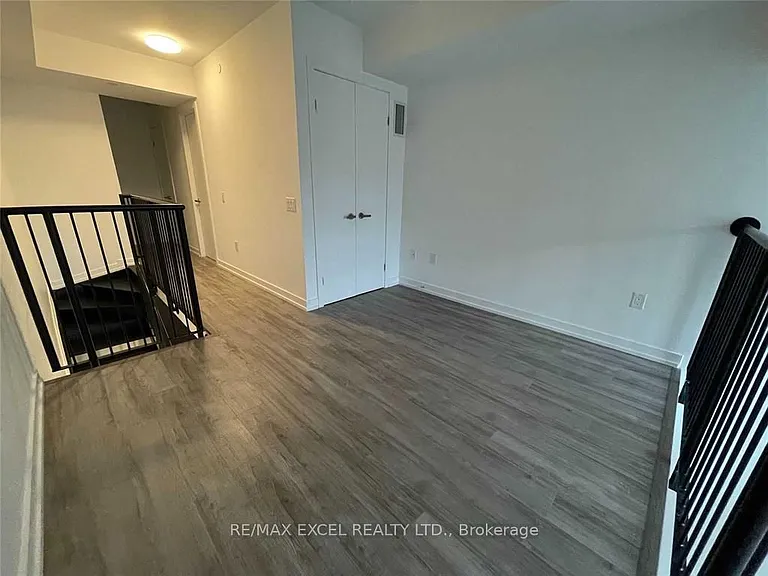 77 Shuter St #529 — Photo 8