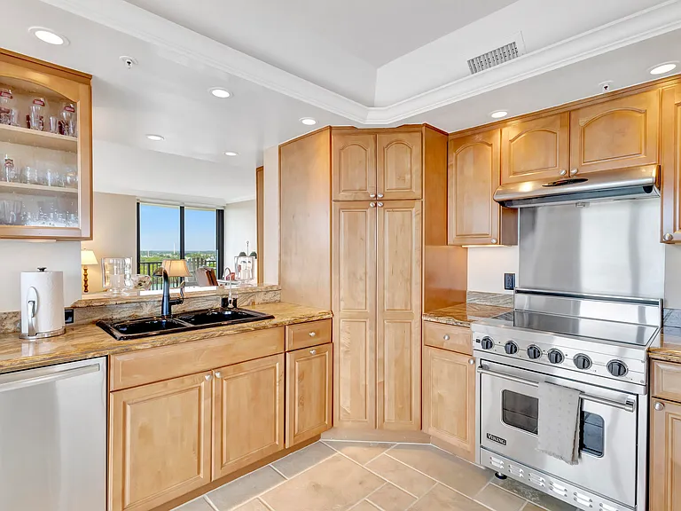 400 Beach Rd #804 — Photo 17